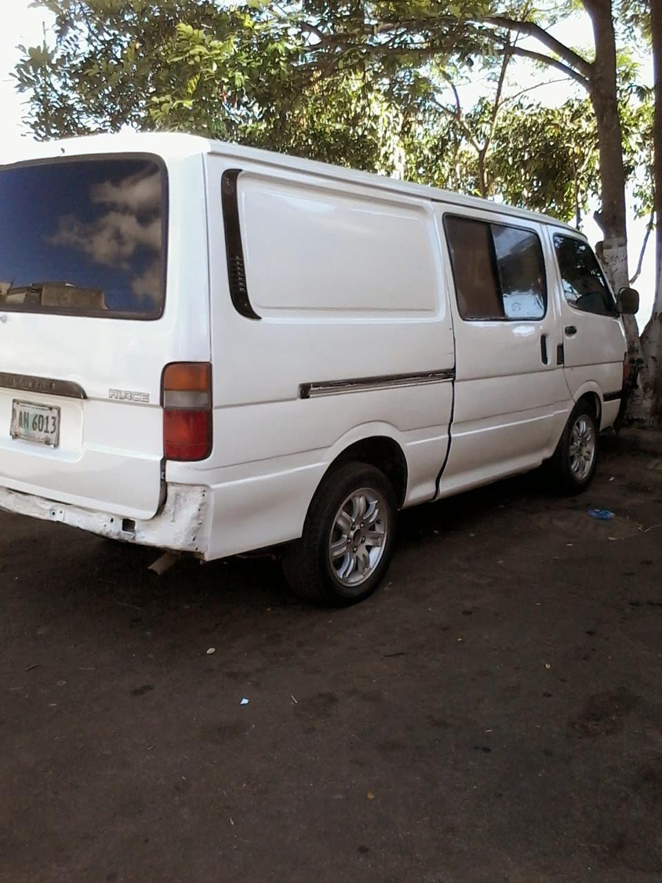 El busito con el que la familia comenzó a vender pan